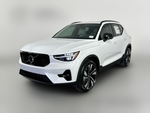 2025 Volvo XC40 Ultra Dark Theme