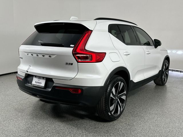 2025 Volvo XC40 Ultra Dark Theme