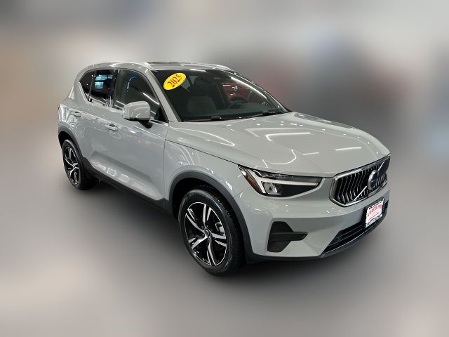 2025 Volvo XC40 Core Bright Theme