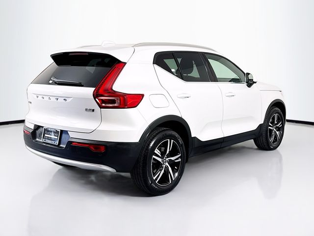 2025 Volvo XC40 Core Bright Theme