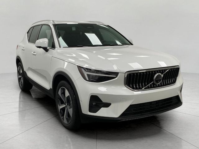 2025 Volvo XC40 Plus Bright Theme