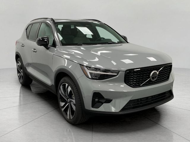 2025 Volvo XC40 Plus Dark Theme