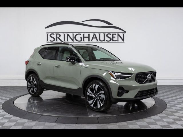 2025 Volvo XC40 Plus Dark Theme