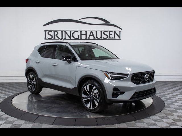 2025 Volvo XC40 Plus Dark Theme