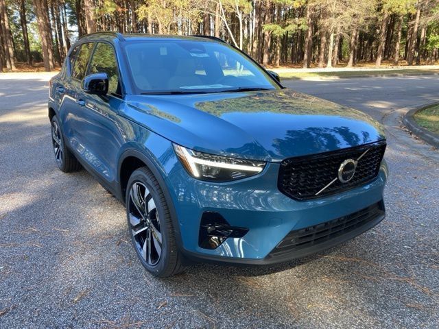 2025 Volvo XC40 Plus Dark Theme