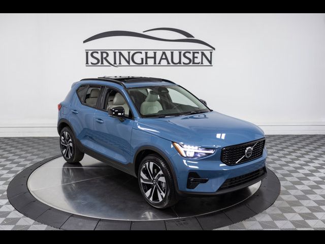 2025 Volvo XC40 Plus Dark Theme