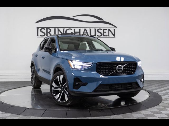 2025 Volvo XC40 Plus Dark Theme