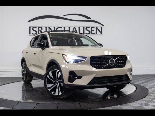 2025 Volvo XC40 Plus Dark Theme