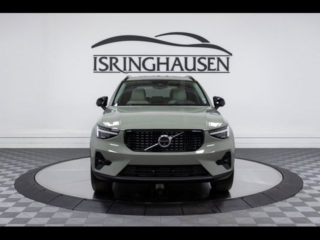 2025 Volvo XC40 Plus Dark Theme