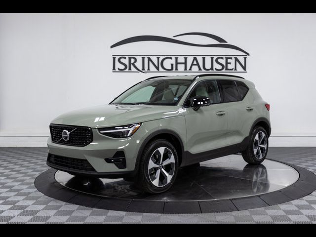 2025 Volvo XC40 Plus Dark Theme