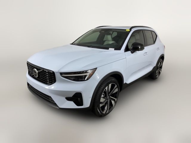 2025 Volvo XC40 Ultra Dark Theme