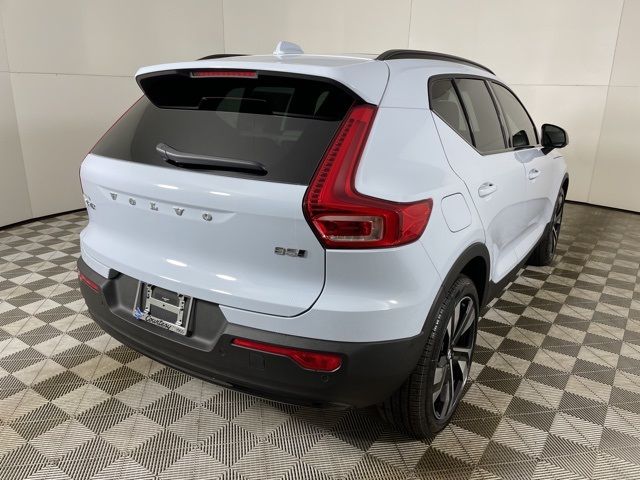 2025 Volvo XC40 Ultra Dark Theme