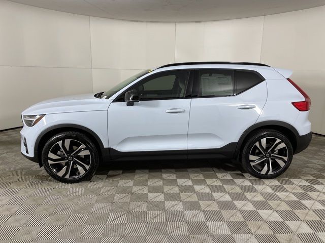 2025 Volvo XC40 Ultra Dark Theme