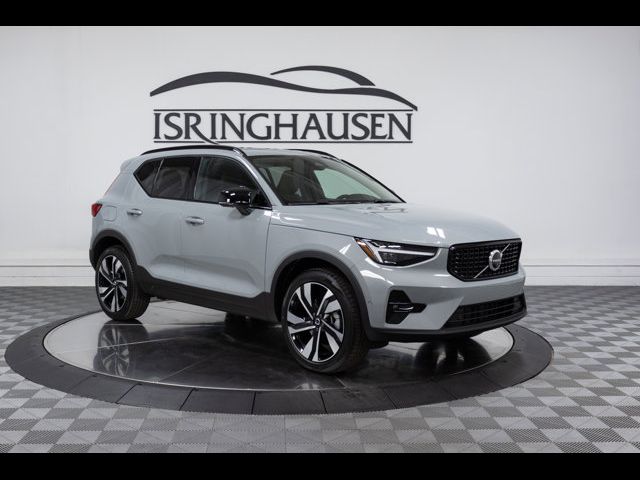 2025 Volvo XC40 Ultra Dark Theme