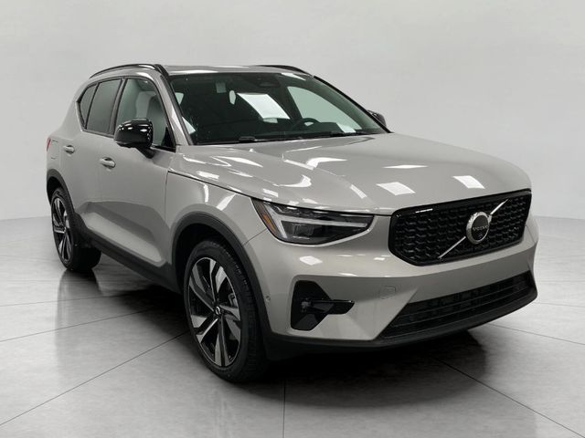 2025 Volvo XC40 Ultra Dark Theme