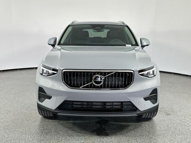 2025 Volvo XC40 Core Bright Theme