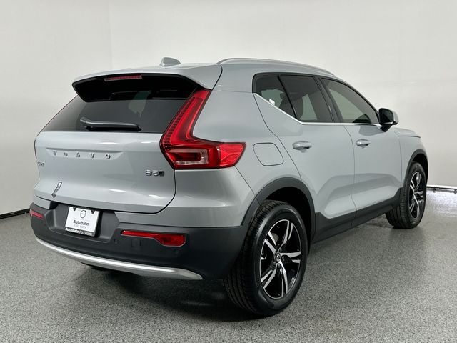 2025 Volvo XC40 Core Bright Theme