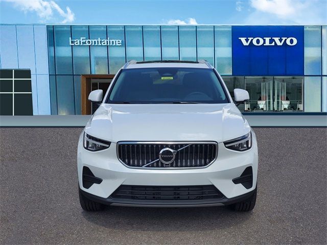 2025 Volvo XC40 Core Bright Theme