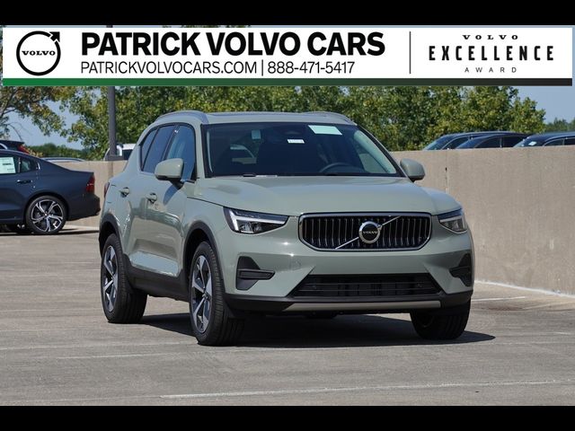 2025 Volvo XC40 Core Bright Theme