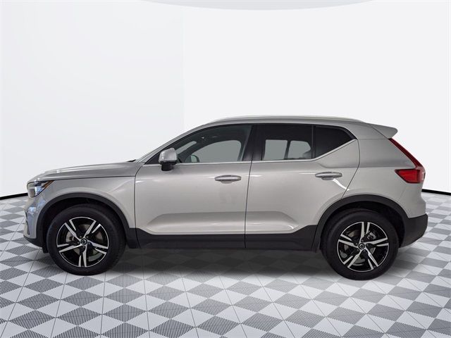 2025 Volvo XC40 Core Bright Theme