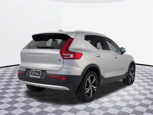 2025 Volvo XC40 Core Bright Theme
