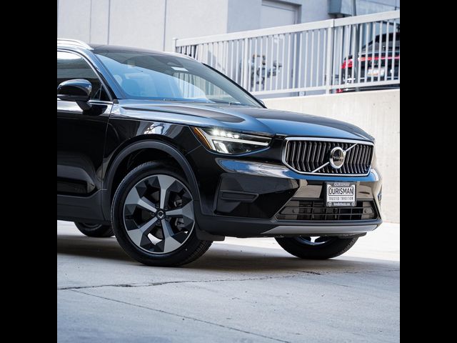 2025 Volvo XC40 Core Bright Theme