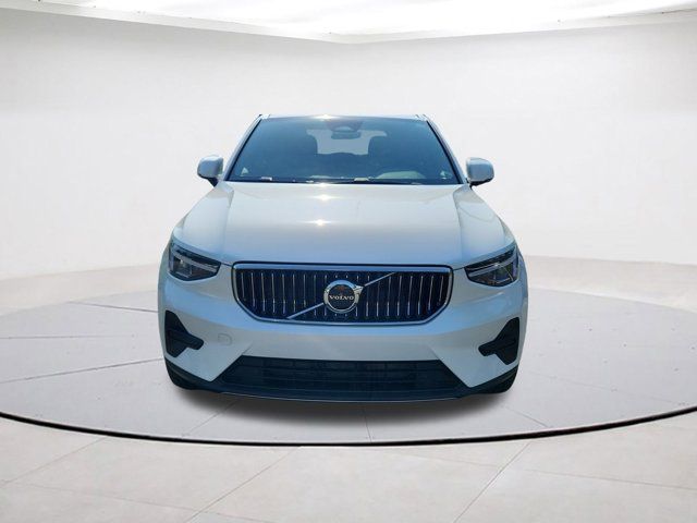 2025 Volvo XC40 Core Bright Theme