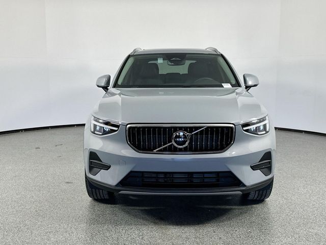 2025 Volvo XC40 Core Bright Theme