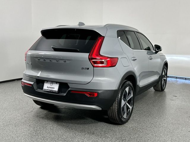 2025 Volvo XC40 Core Bright Theme