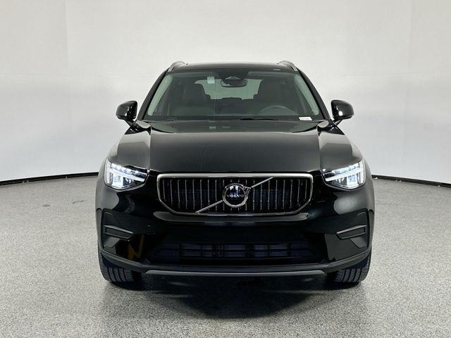 2025 Volvo XC40 Core Bright Theme