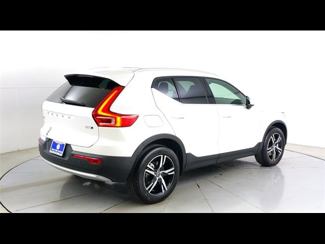 2025 Volvo XC40 Core Bright Theme