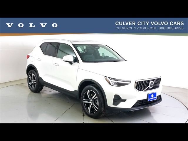 2025 Volvo XC40 Core Bright Theme