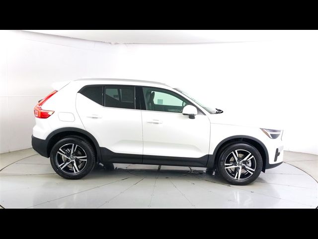 2025 Volvo XC40 Core Bright Theme