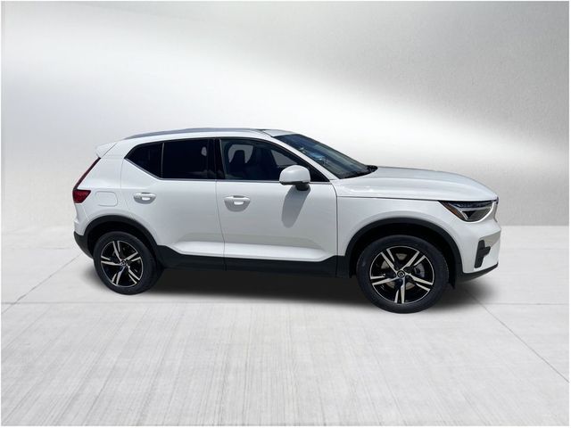 2025 Volvo XC40 Core Bright Theme