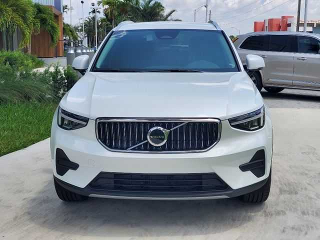 2025 Volvo XC40 Core Bright Theme