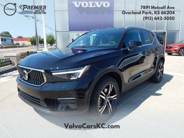 2025 Volvo XC40 Core Bright Theme