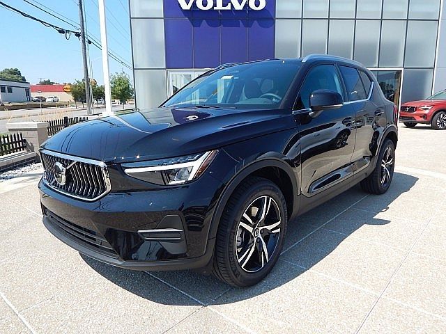 2025 Volvo XC40 Core Bright Theme