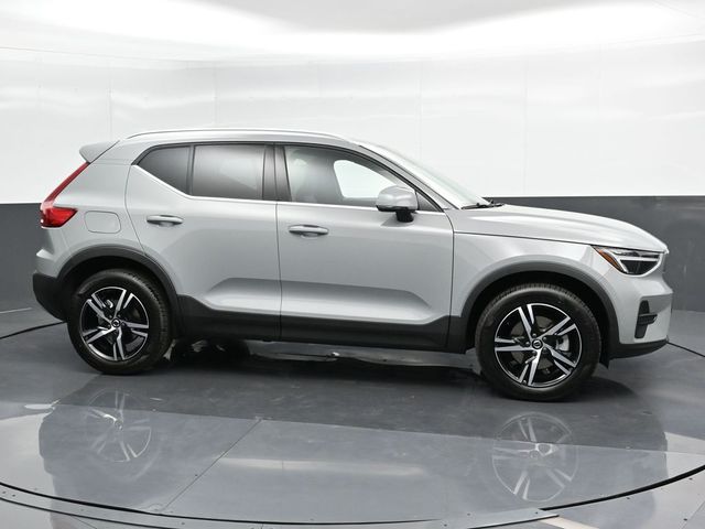 2025 Volvo XC40 Core Bright Theme