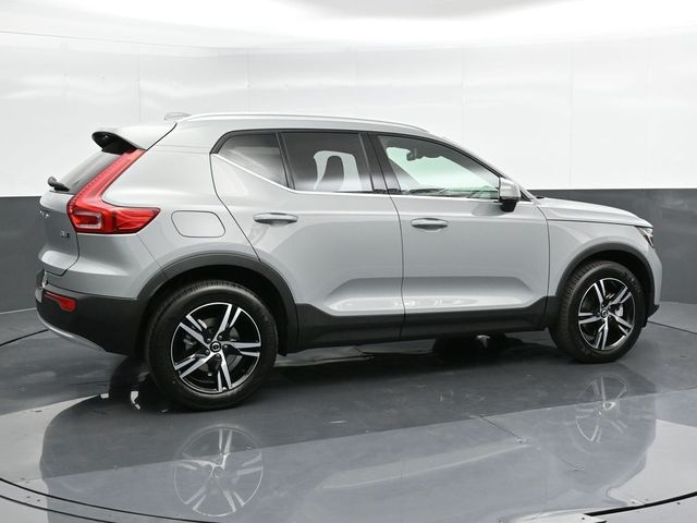 2025 Volvo XC40 Core Bright Theme