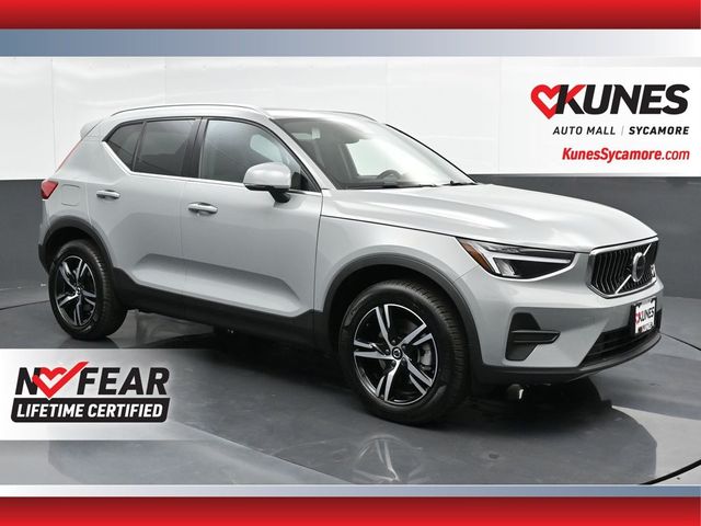 2025 Volvo XC40 Core Bright Theme