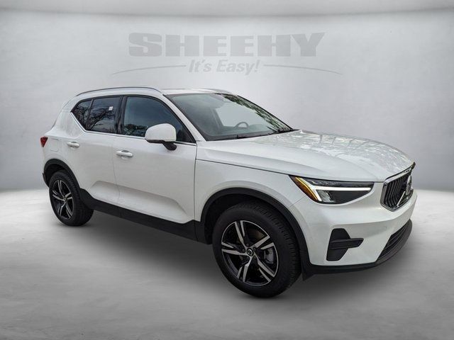 2025 Volvo XC40 Core Bright Theme