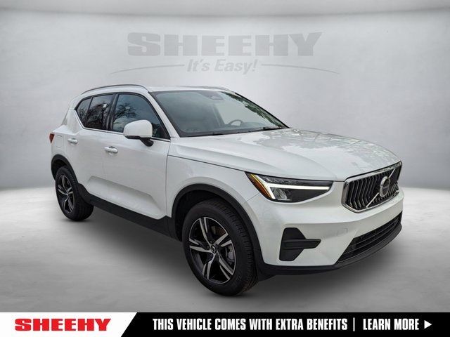 2025 Volvo XC40 Core Bright Theme