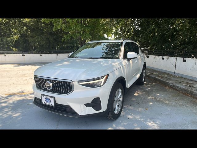 2025 Volvo XC40 Core Bright Theme