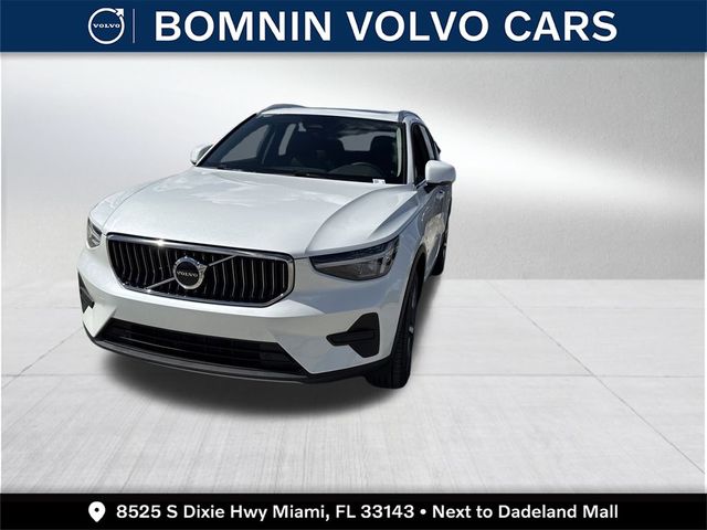 2025 Volvo XC40 Core Bright Theme