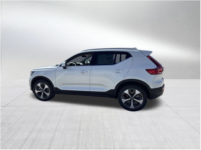 2025 Volvo XC40 Core Bright Theme