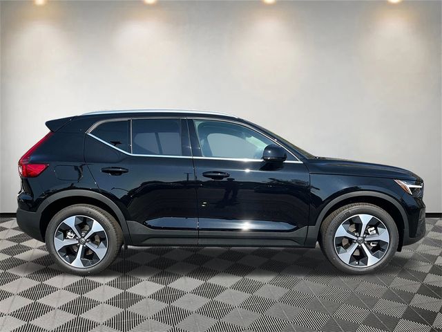 2025 Volvo XC40 Core Bright Theme