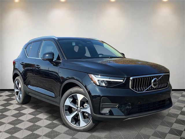 2025 Volvo XC40 Core Bright Theme