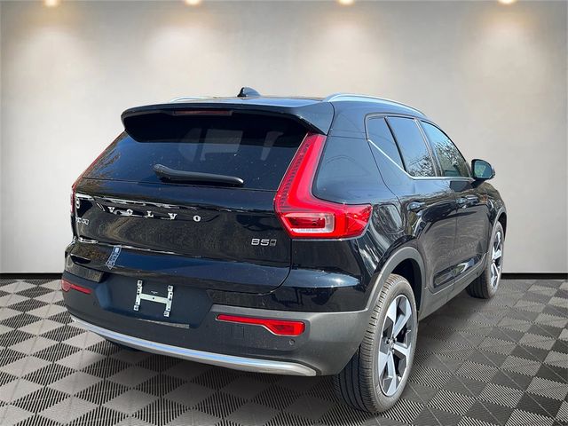 2025 Volvo XC40 Core Bright Theme