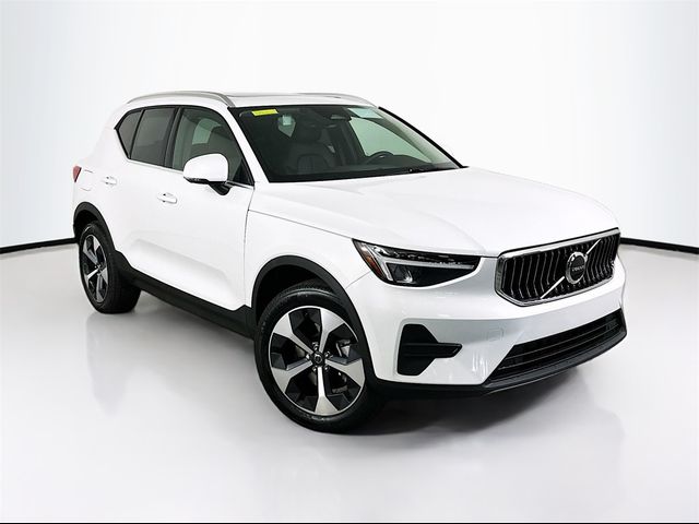 2025 Volvo XC40 Core Bright Theme