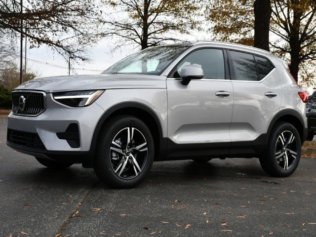 2025 Volvo XC40 Core Bright Theme